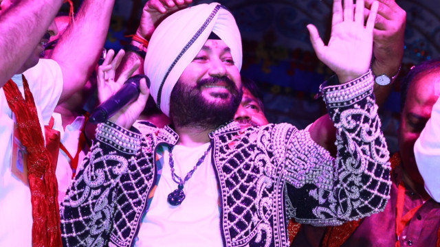 Daler Mehndi insulted on stage as Minister slams him for being drunk