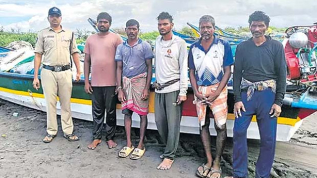 24 hours of tension in mid sea fishermen rescued safely