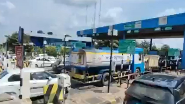 Hyderabad Vijayawada Highway traffic jam at Pantangi Toll Plaza as vehicles move slowly