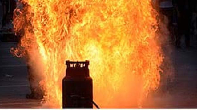 Suryapet explosion panic huge loss due to gas cylinder leakage