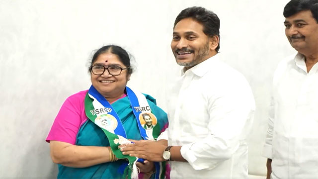 Gunda Lakshmi Devi joins YSRCP in a major shock to TDP