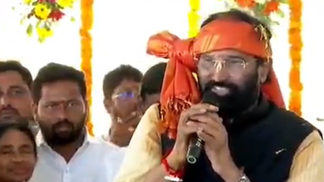 Stop water diversion to Dindi Palamuru leaders request Minister Uttam Kumar Reddy