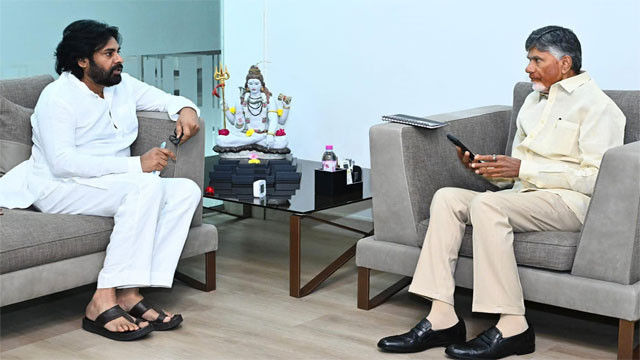 Pawan Kalyan visits Chandrababu Naidu residence without protocol for Parishat election talks