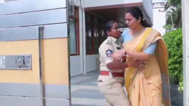 Vidadala Rajini falls down after scuffle with female police officer