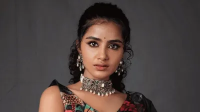 Anupama Parameswaran expresses distress over being surrounded and touched at the airport