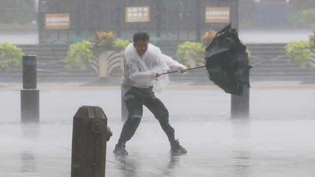 Cyclone Arnab heading towards North Andhra heavy rains expected on October 27 and 28