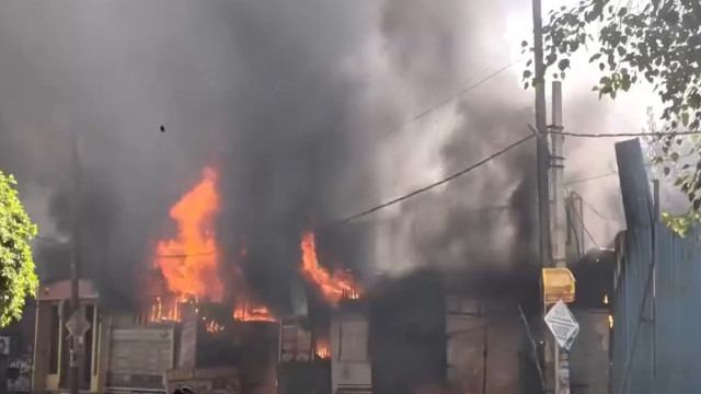 Massive fire accident in Noida one dead