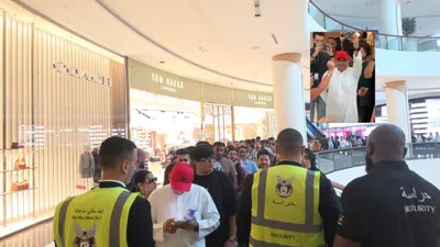 Mohammad Shaka visits Apple Store with 53 old iPhones for new iPhone Duo