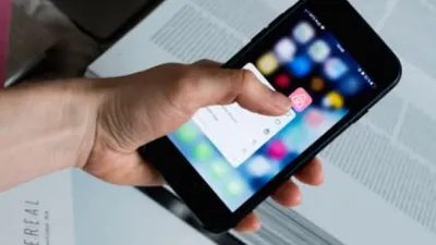 Checking phone while studying Increase concentration with these tips