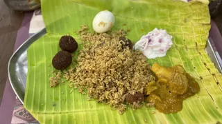 Dindigul Thalappakatti Biryani success story from four chairs to 100 branches
