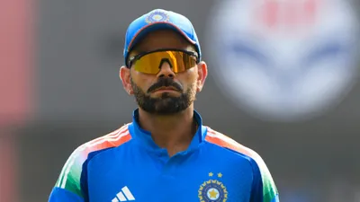 Virat Kohli craze in New Zealand as fans mob him for selfies at the airport