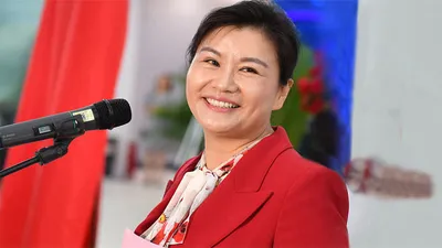 Zhou Qunfei from factory worker to Chinas richest woman